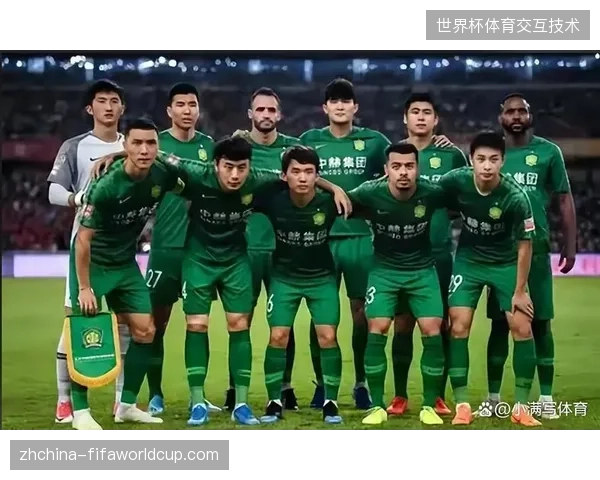 回顾2025赛季，上海海港完成三连冠伟业，而北京国安则夺取足协杯冠军获得亚冠资格